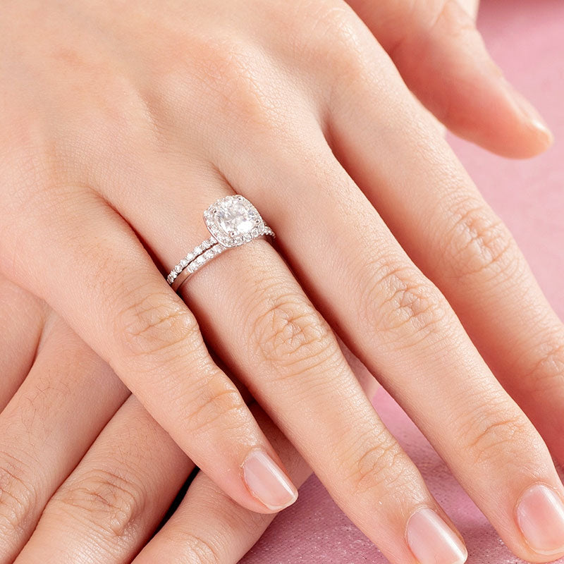 Cushion Cut 1 Carat Moissanite Diamond Ring Set (1 pcs / 2 pcs) 925 Sterling Silver